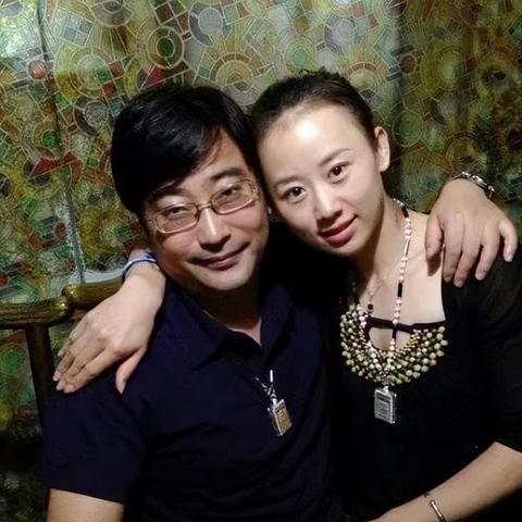 范悦与纪英男最新照片展现多元魅力风采
